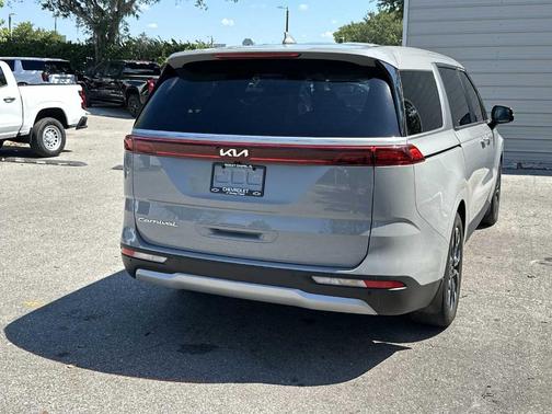 Ceramic Silver 2022 Kia Carnival EX