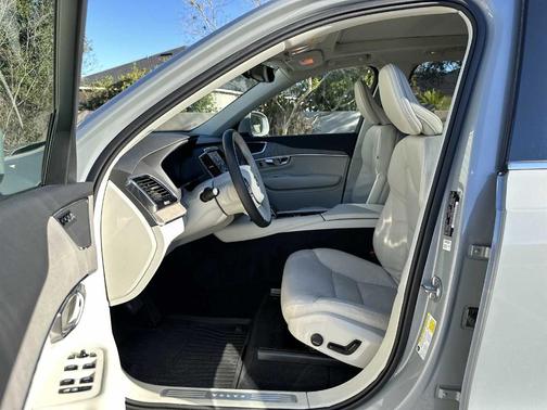 2025 Volvo XC90 B6 Plus 7-Seater