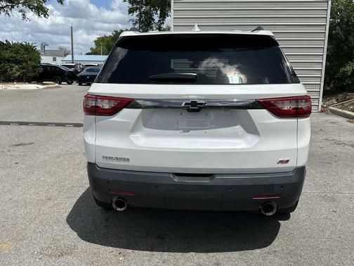 Iridescent Pearl Tricoat 2020 Chevrolet Traverse RS