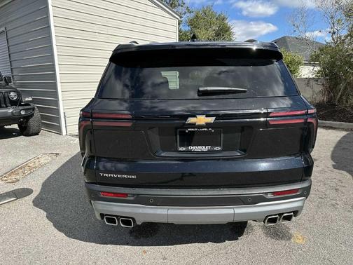 2025 Chevrolet Traverse LT