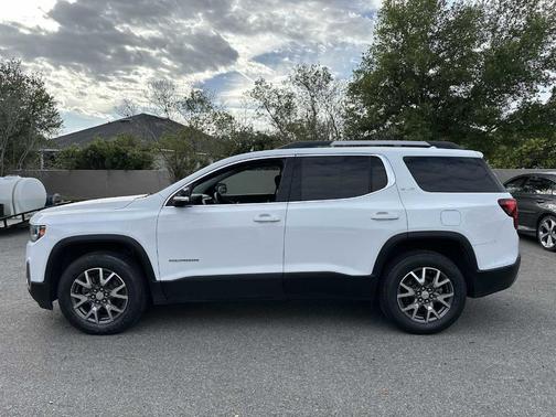 Summit White 2022 GMC Acadia SLE