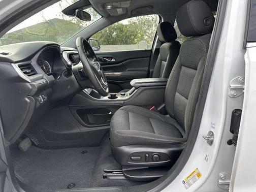 Summit White 2022 GMC Acadia SLE