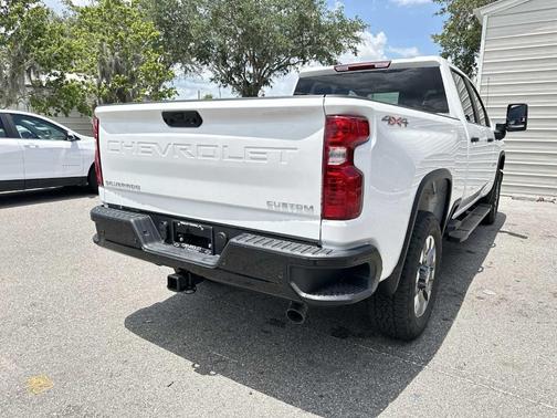 Summit White 2026 Chevrolet Silverado 2500 Custom