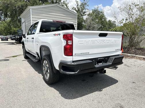 Summit White 2026 Chevrolet Silverado 2500 Custom