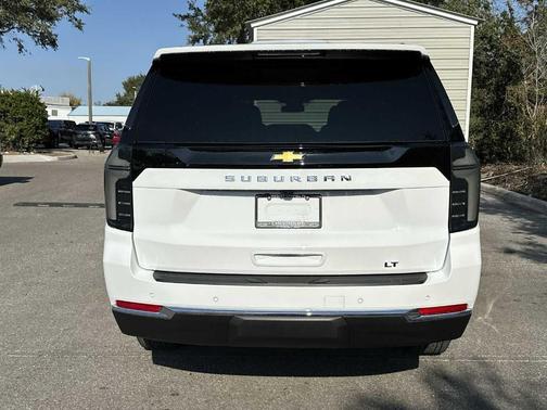 2026 Chevrolet Suburban LT