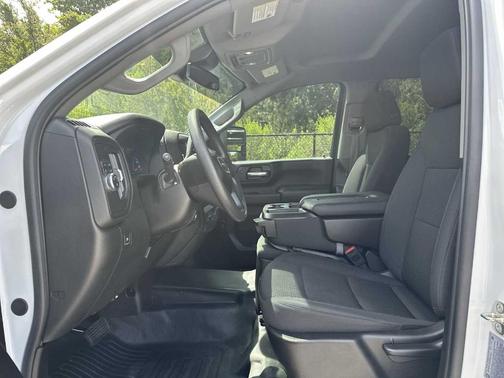2024 GMC Sierra 2500 Pro