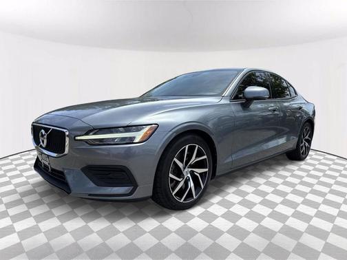 2020 Volvo S60 T6 Momentum