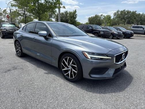 2020 Volvo S60 T6 Momentum