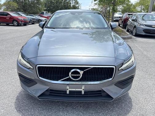 2020 Volvo S60 T6 Momentum