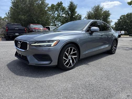 2020 Volvo S60 T6 Momentum