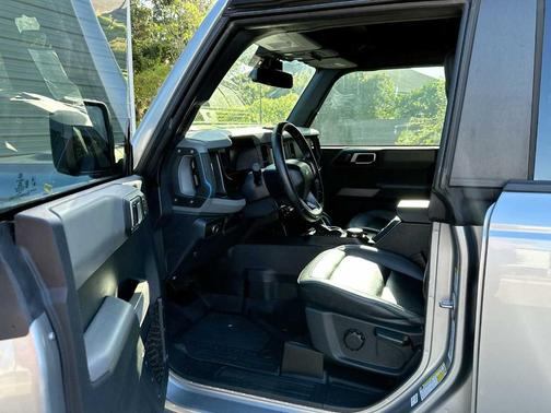 Iconic Silver Metallic 2023 Ford Bronco Black Diamond