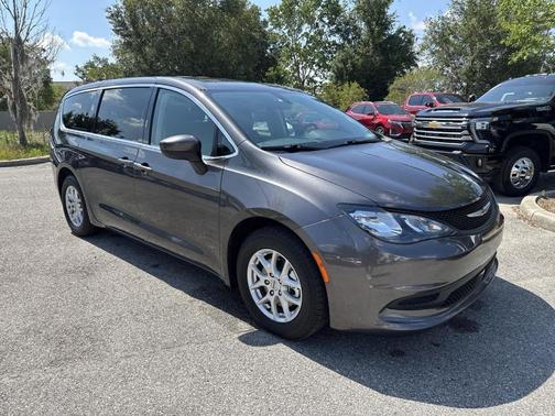 2022 Chrysler Voyager LX