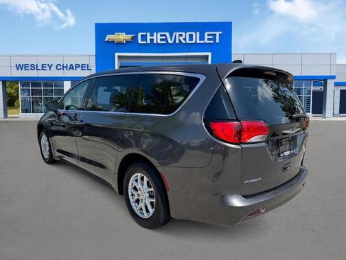 2022 Chrysler Voyager LX
