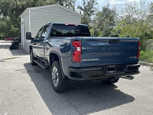 Lakeshore Blue Metallic 2026 Chevrolet Silverado 2500 Custom