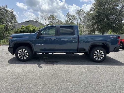 Lakeshore Blue Metallic 2026 Chevrolet Silverado 2500 Custom
