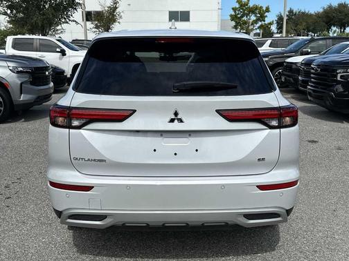 2024 Mitsubishi Outlander SE