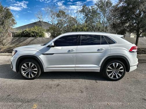 2022 Volkswagen Atlas Cross Sport 3.6L V6 SEL Premium R-Line