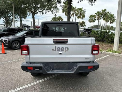 2023 Jeep Gladiator Overland
