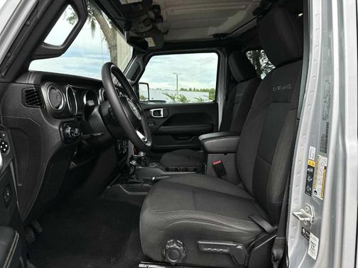 2023 Jeep Gladiator Overland