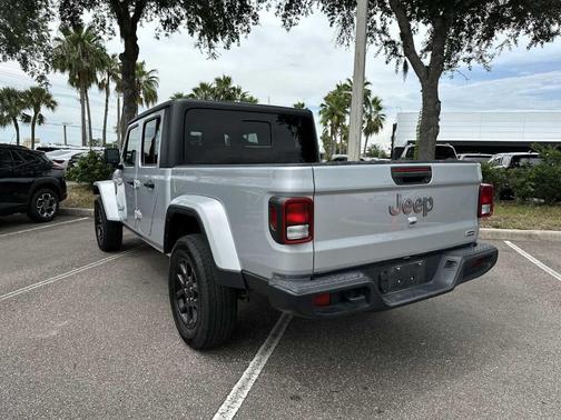 2023 Jeep Gladiator Overland