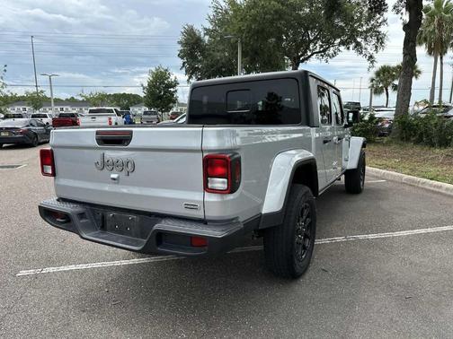 2023 Jeep Gladiator Overland