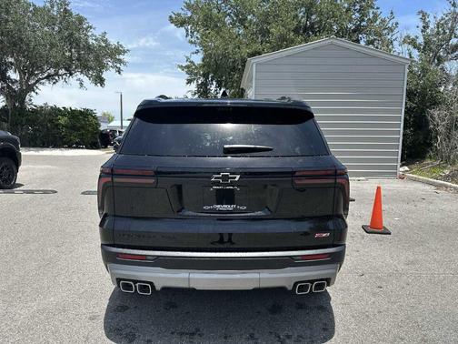 Mosaic Black Metallic 2026 Chevrolet Traverse Z71