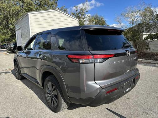 2022 Nissan Pathfinder S