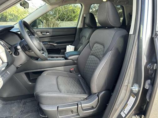 2022 Nissan Pathfinder S