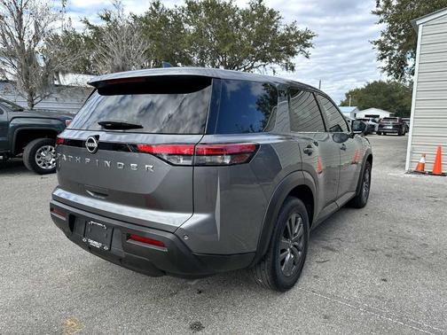 2022 Nissan Pathfinder S