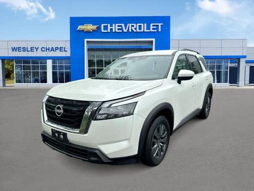 2024 Nissan Pathfinder SV