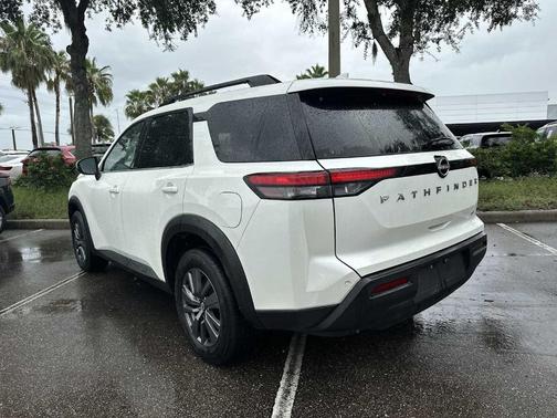 2024 Nissan Pathfinder SV