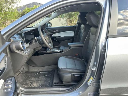 Sterling Gray Metallic 2026 Chevrolet Trax LT