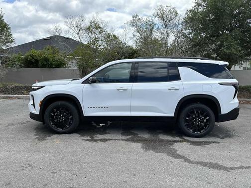 Summit White 2026 Chevrolet Traverse LT