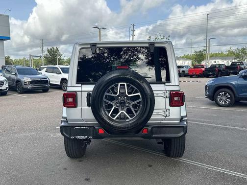 2024 Jeep Wrangler Sahara
