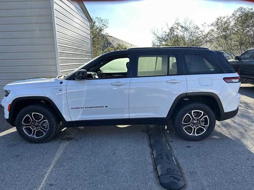 2022 Jeep Grand Cherokee 4xe Trailhawk