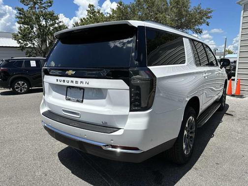 2025 Chevrolet Suburban LT