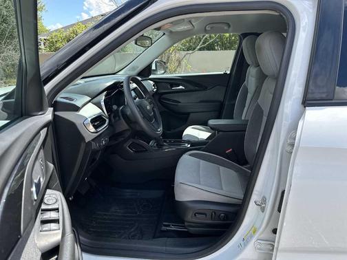 Summit White 2021 Chevrolet Trailblazer LT