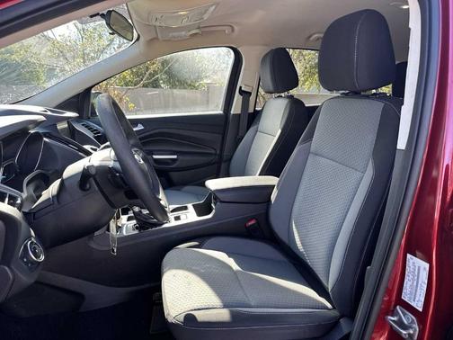 Ruby Red Metallic Tinted Clearcoat 2017 Ford Escape SE