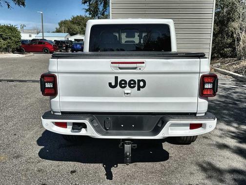 2022 Jeep Gladiator Overland