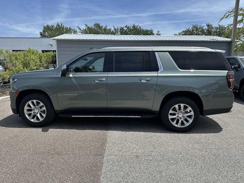 Silver Sage Metallic 2023 Chevrolet Suburban Premier