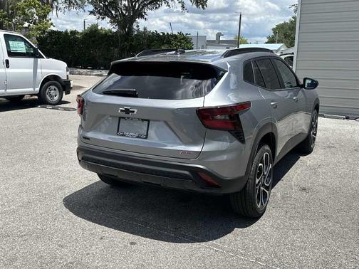 Sterling Gray Metallic 2026 Chevrolet Trax 2RS