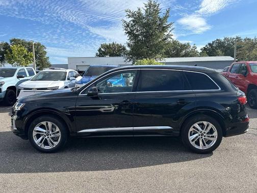 2024 Audi Q7 55 Premium Plus