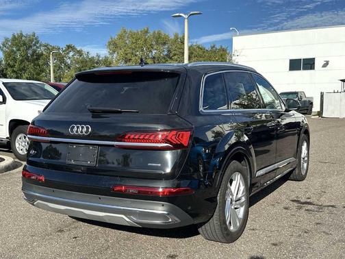 2024 Audi Q7 55 Premium Plus