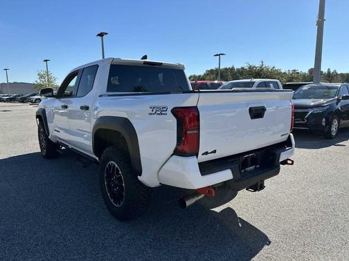 2025 Toyota Tacoma Hybrid TRD