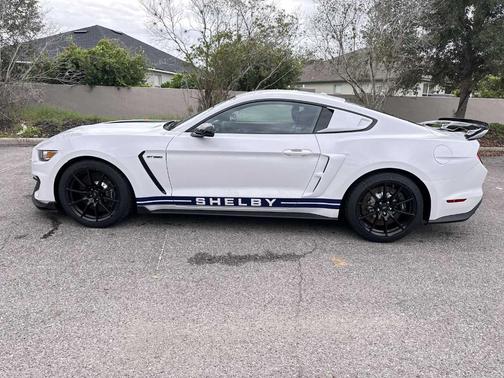 Oxford White 2016 Ford Shelby GT350 Base