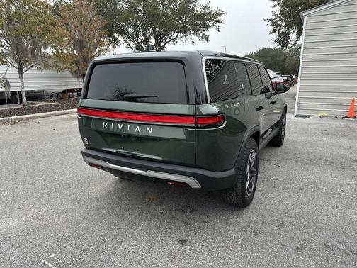 2025 Rivian R1S 