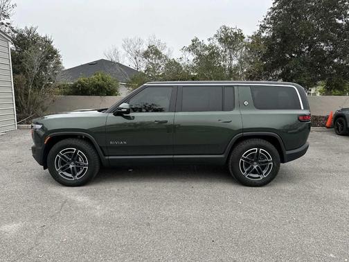2025 Rivian R1S 