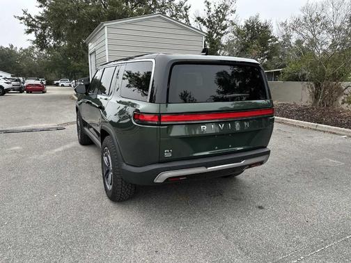2025 Rivian R1S 
