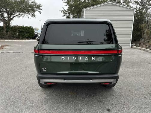 2025 Rivian R1S 