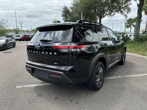 2024 Nissan Pathfinder SV